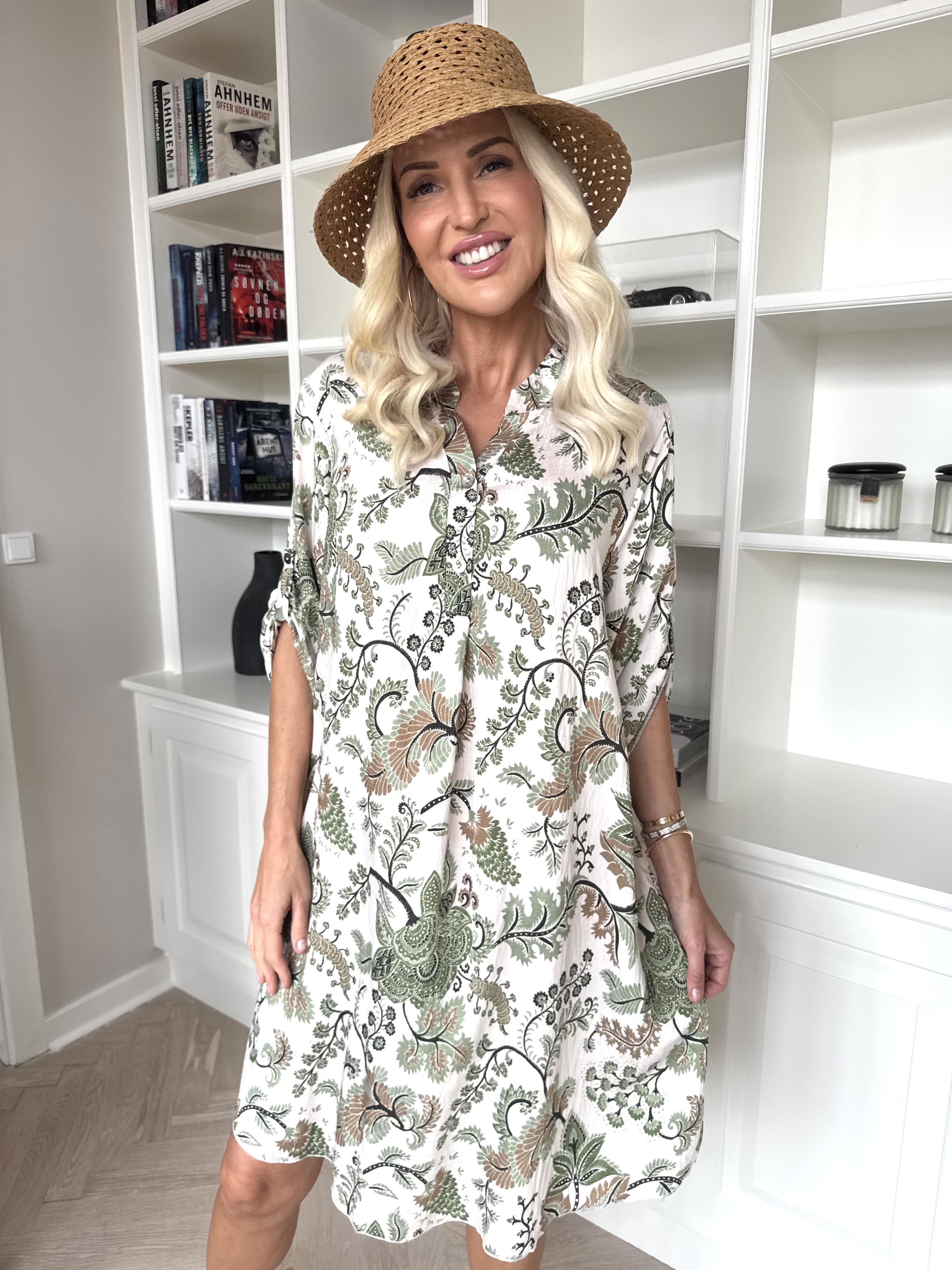 Nyah - Skjortklänning i viskos med tryck och knappar vid halsringningen